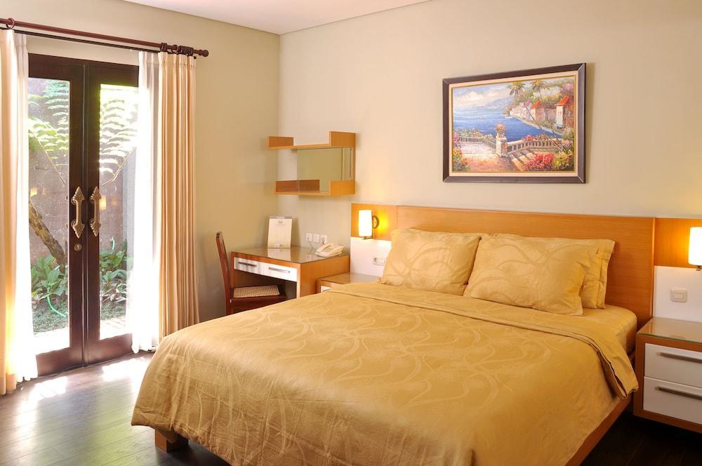 Cozy Boutique Guest House Malang Exterior foto