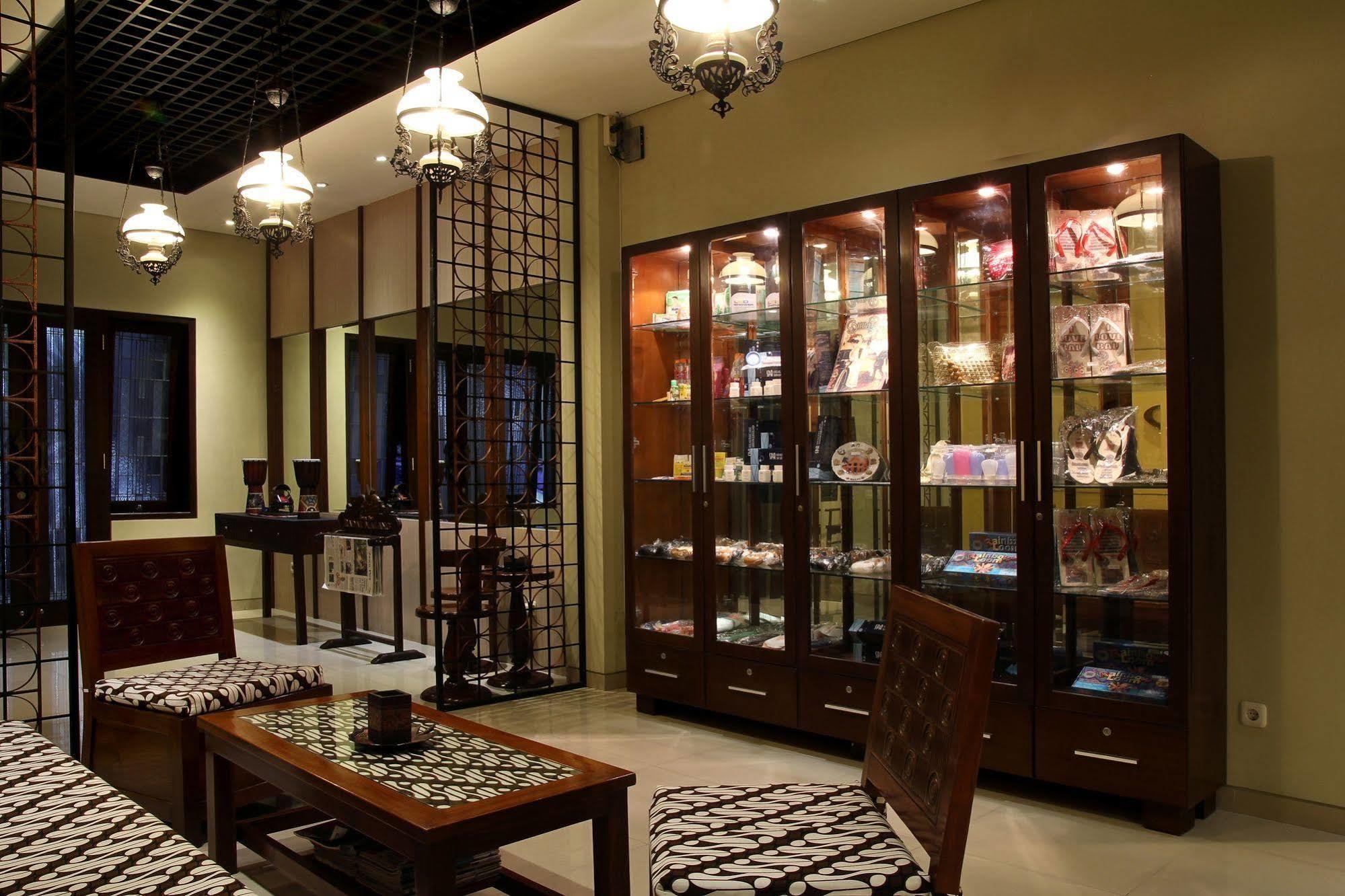 Cozy Boutique Guest House Malang Exterior foto