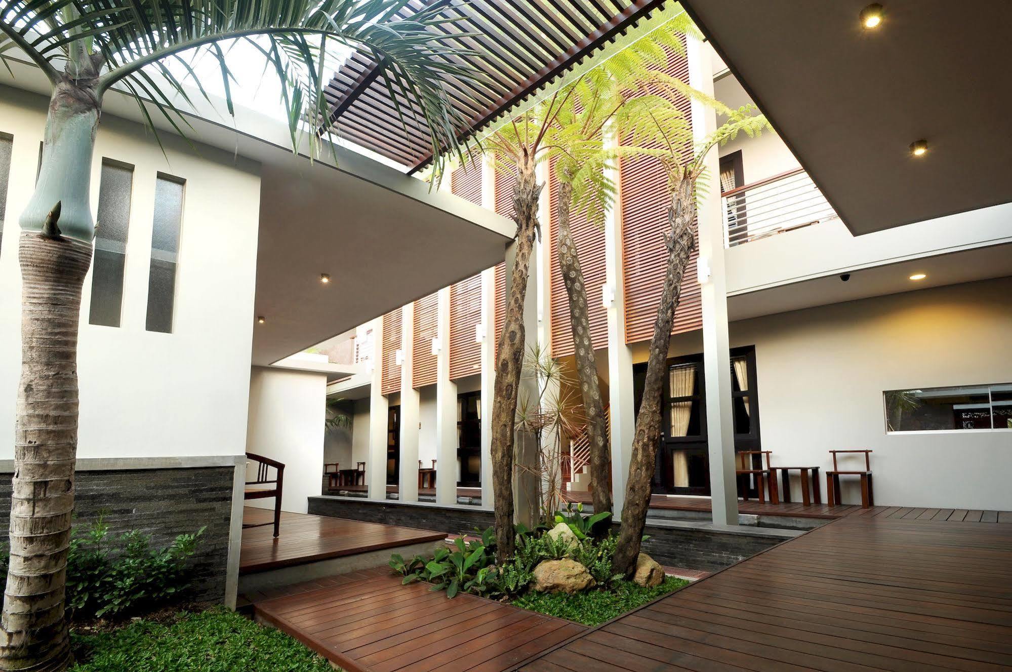 Cozy Boutique Guest House Malang Exterior foto