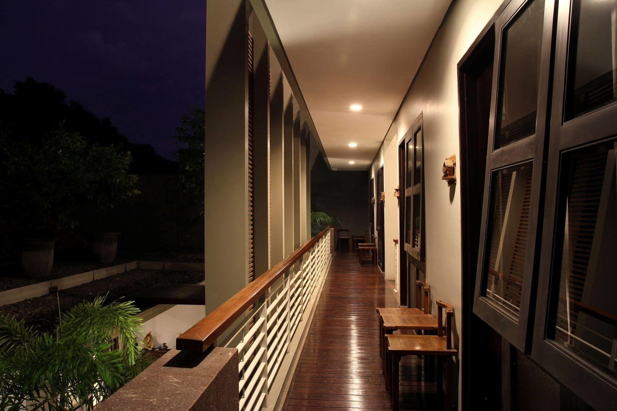 Cozy Boutique Guest House Malang Exterior foto