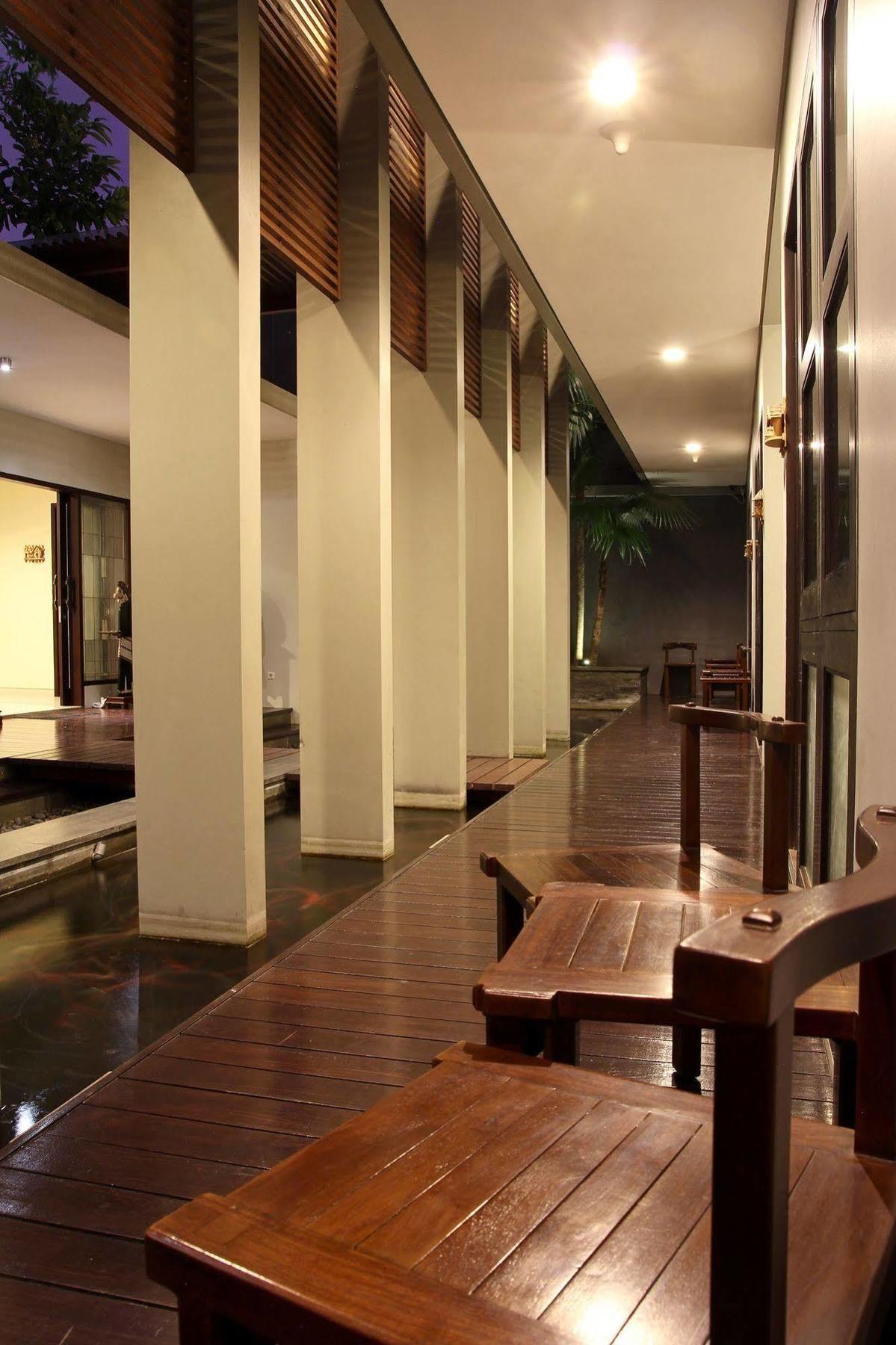 Cozy Boutique Guest House Malang Exterior foto