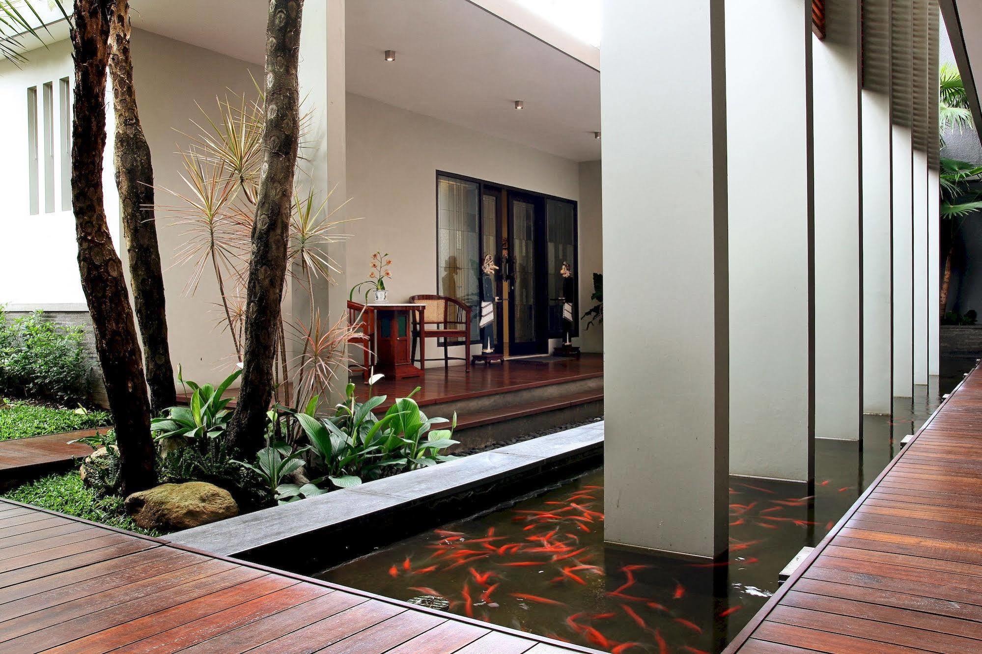 Cozy Boutique Guest House Malang Exterior foto